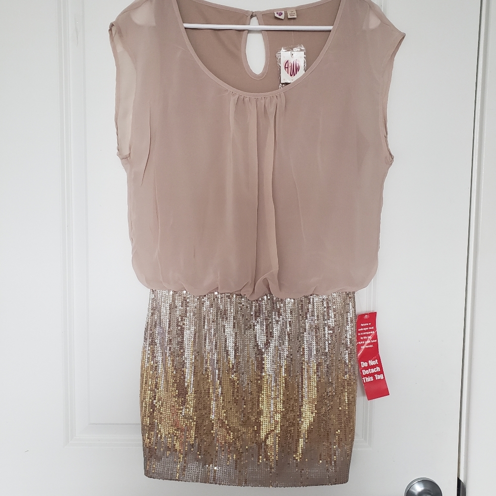 Holiday Sequin Cocktail Gold Dress AUW Size Medium